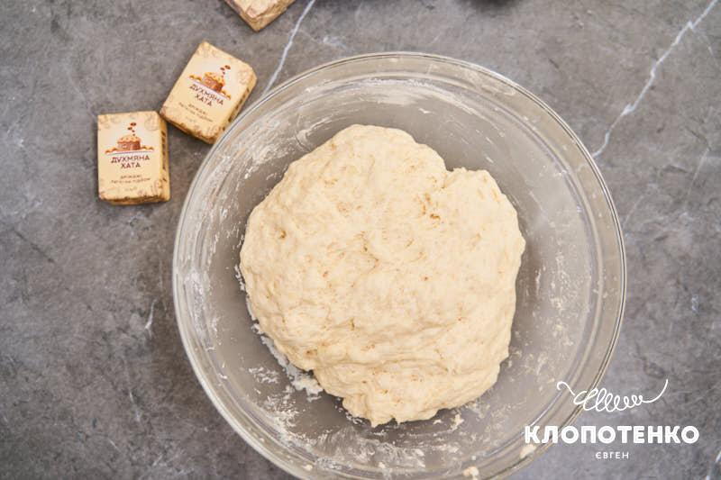 Яблучний пиріг на молоці