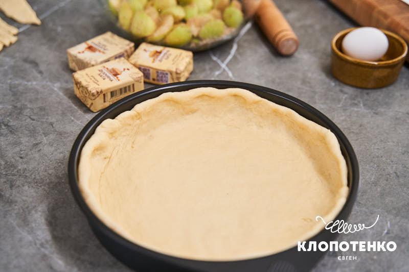 Яблучний пиріг на молоці