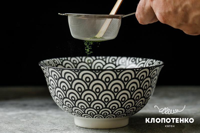 Чай матча просіюють крізь сито
