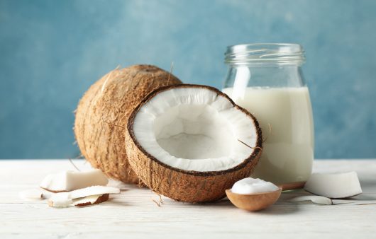 Трендовий напій. Чим корисне кокосове молоко та як його використовувати
