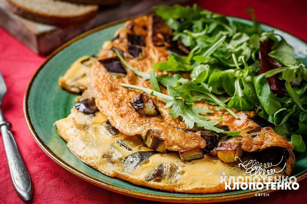 омлет з овочами і зеленню