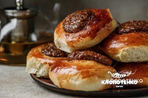 ватрушки з горіхами та згущеним молоком