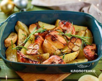 Айва, запечена з картоплею і часником