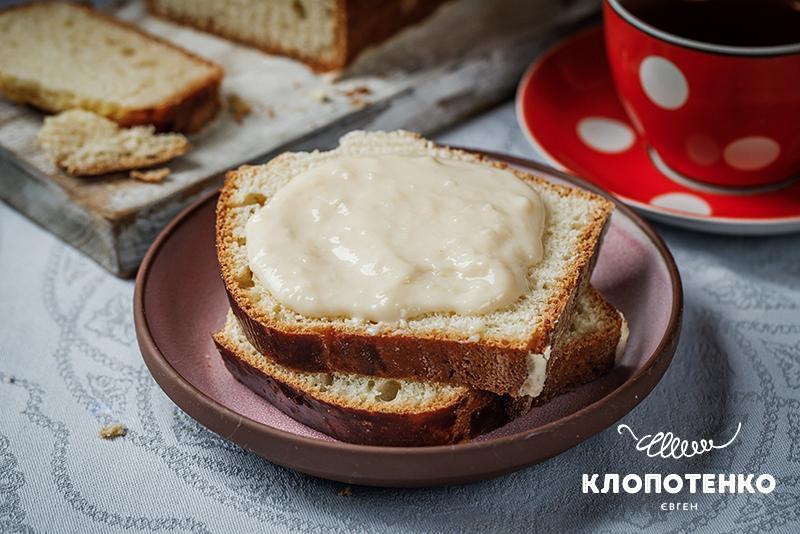 Готова булочка, змащена кремом