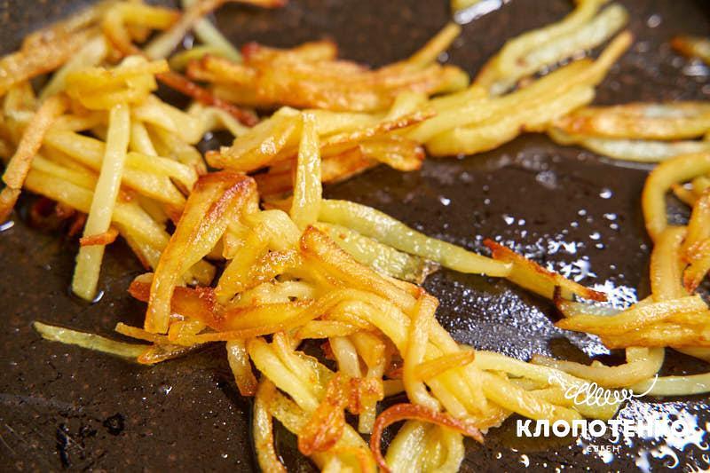 Обсмажте картоплю