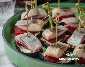 Закуска з оселедця з буряком