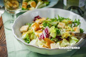 салат з тунцем і авокадо