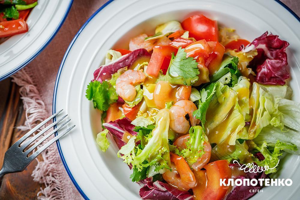 салат з креветками та авокадо