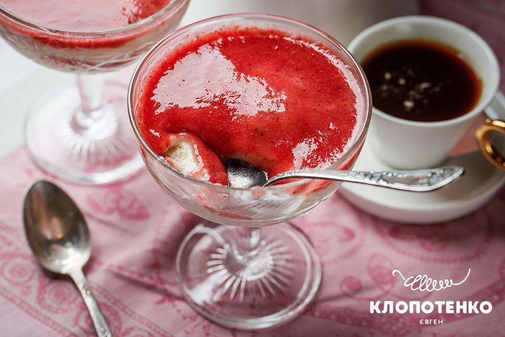 трайфл з полуницею