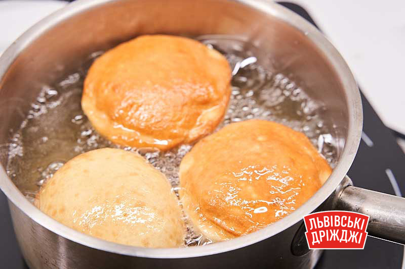 Смаження пампух у фритюрі