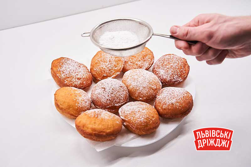 Посипання памух цукрвою пудрою