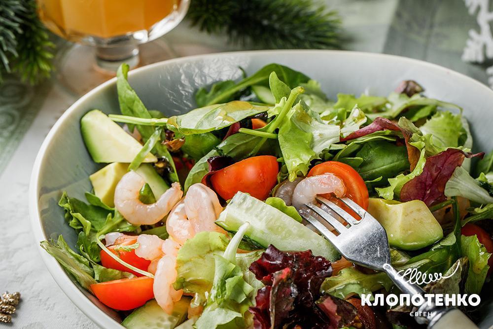 салат з креветками та авокадо