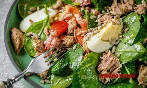 салат з тунцем і яйцями