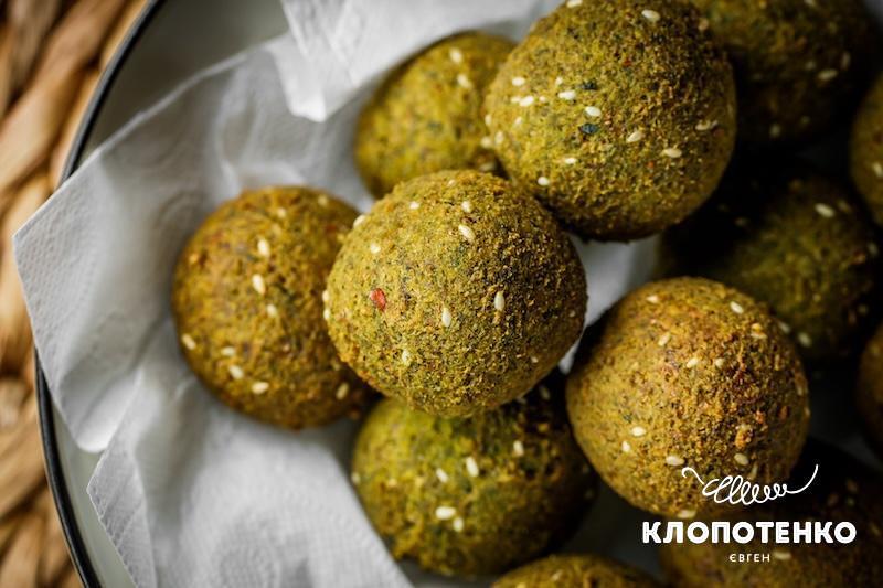 Подавайте фалафель гарячим