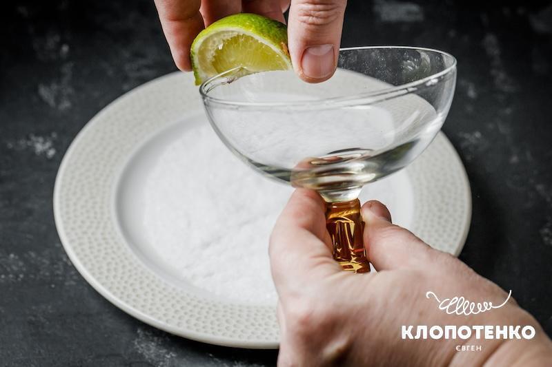 Змастіть келихи соком