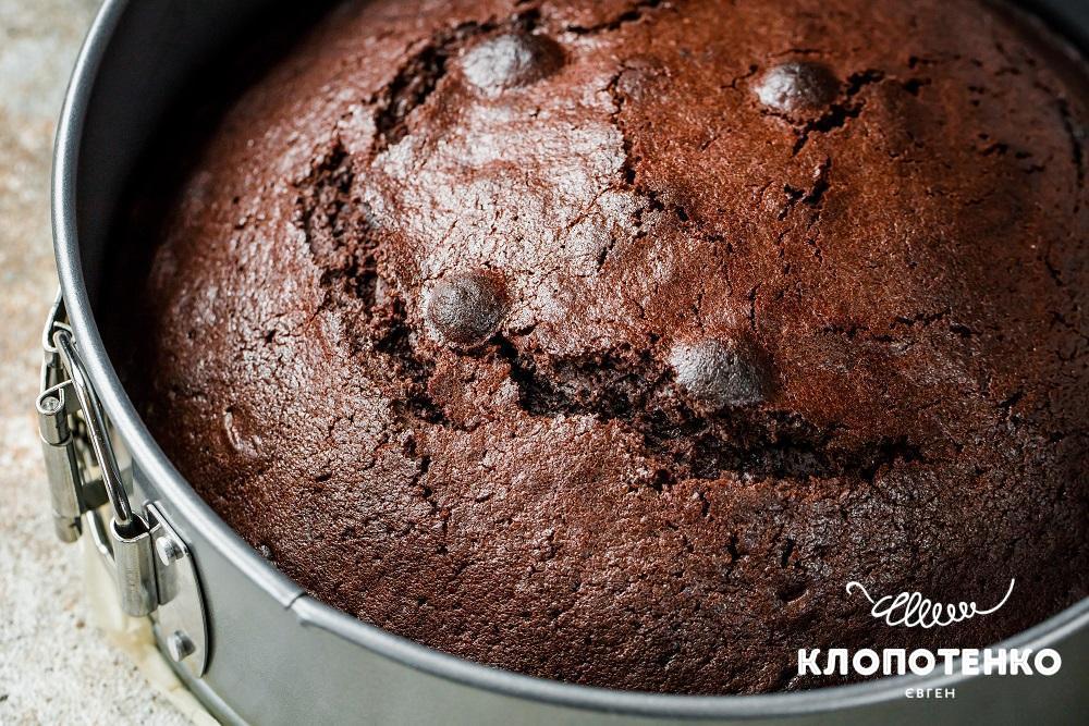 Як приготувати шоколадний бісквіт на окропі