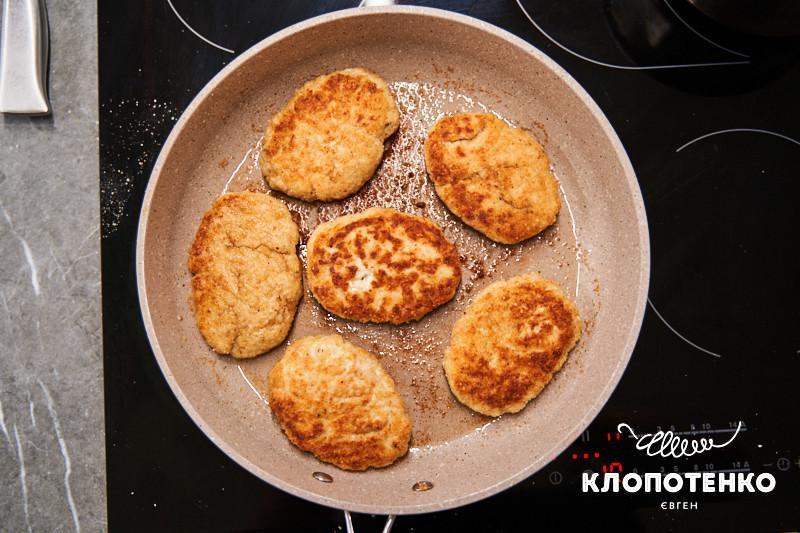 скільки потрібно смажити котлети