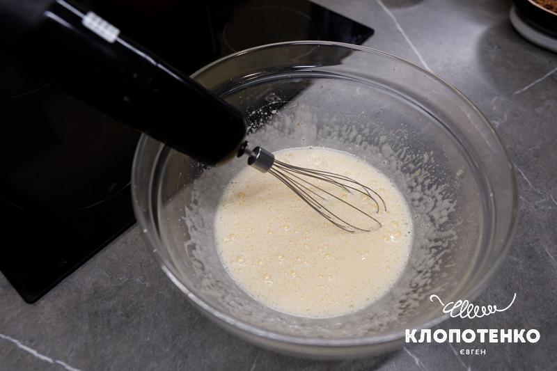 Збиті з цукром яйця