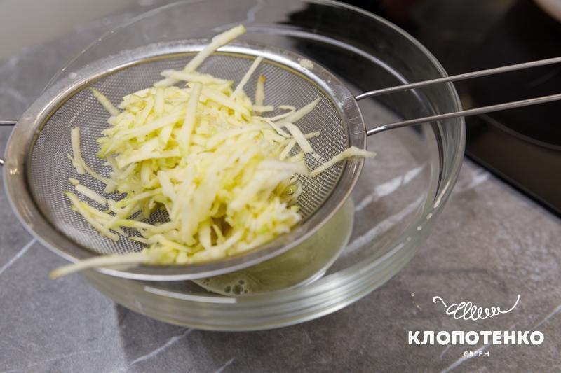 З яблук зціджується сік