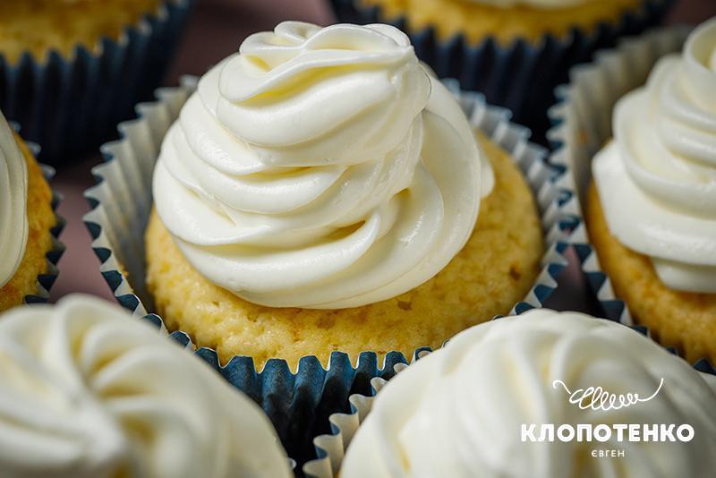капкейки на кефірі з ванільним кремом