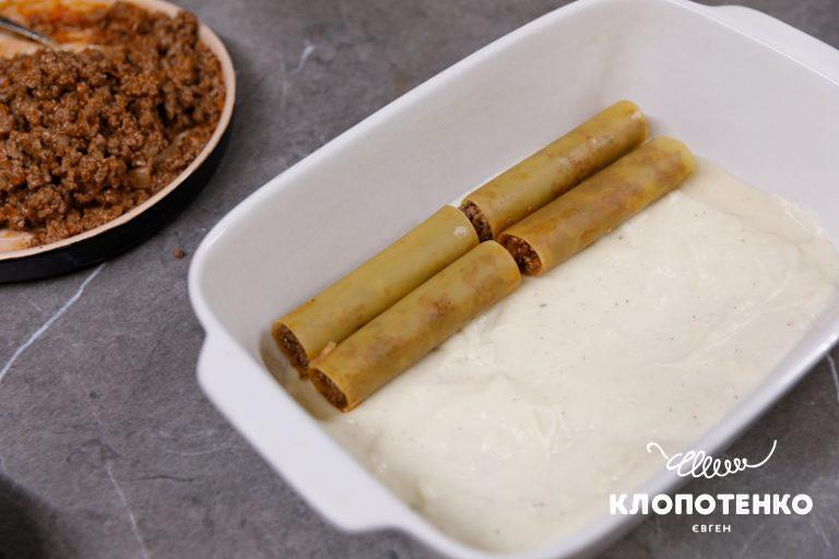 Канелоні з мʼясом. Рецепт з фаршем і соусом бешамель від Євгена Клопотенка