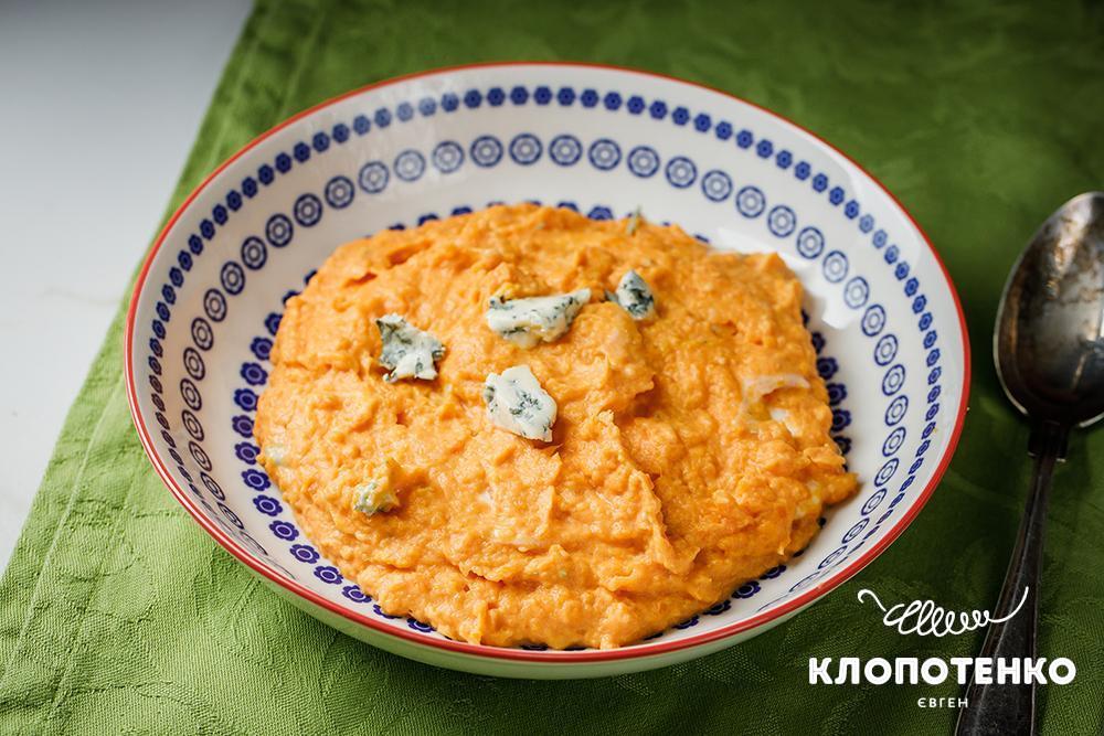 пюре з батату з сиром дорблю