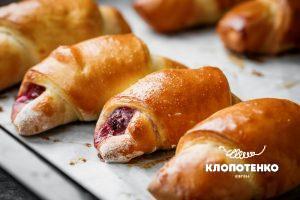 Рогалики з вишнею