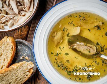 Курячий бульйон з гомілок