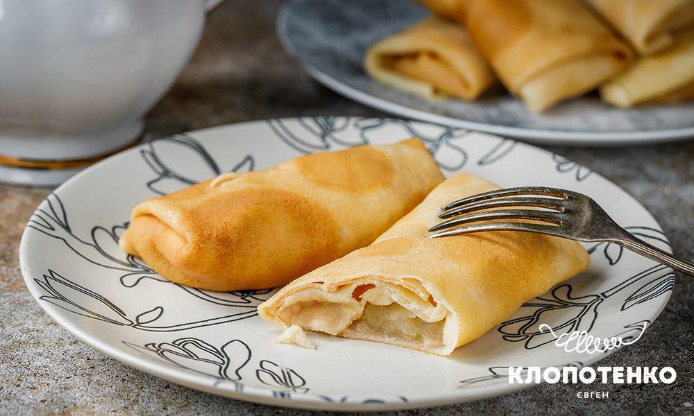 налисники з яблуками