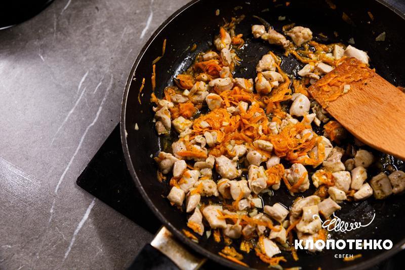 Посмажте курку для начинки