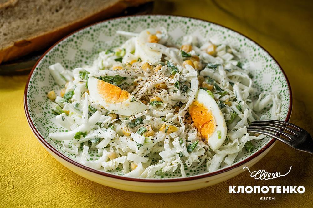салат з пекінської капусти та кукурудзи