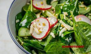 Овочевий салат зі шпинатом та сиром