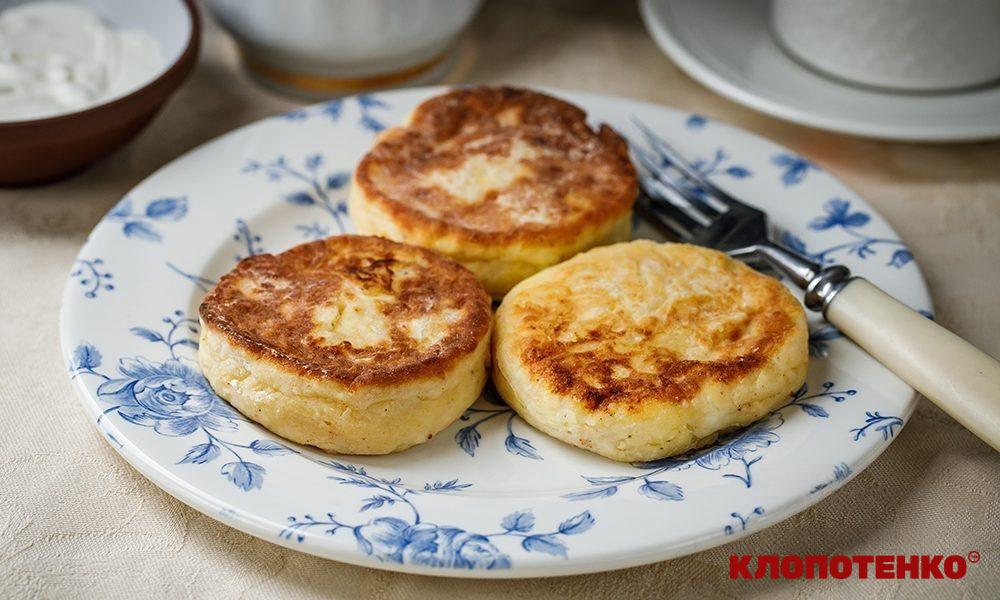 Сирники з яблуками та корицею