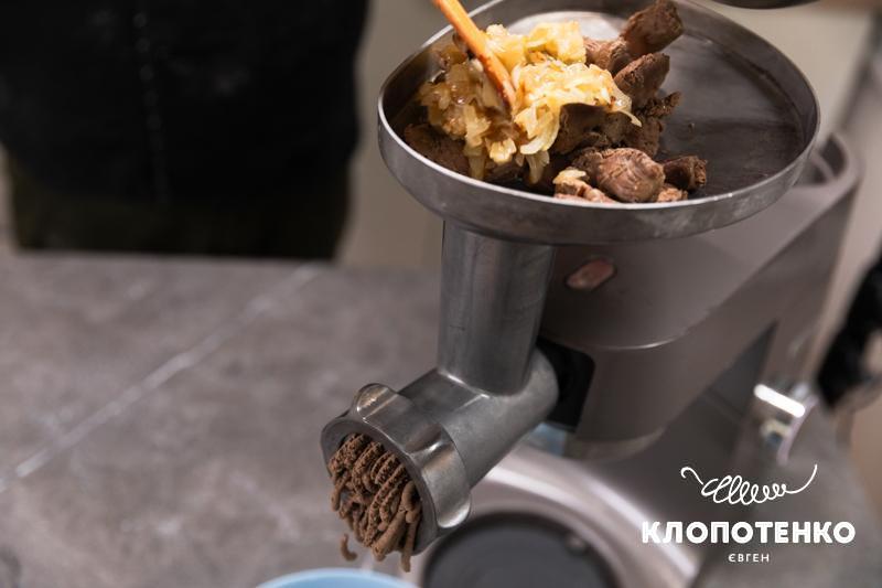 Субпродукти перемелюються на фарш