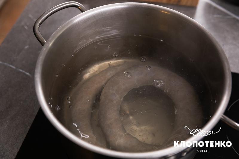 Ковбаса відварюється