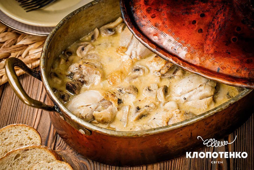 Гомілки, тушковані з печериціями