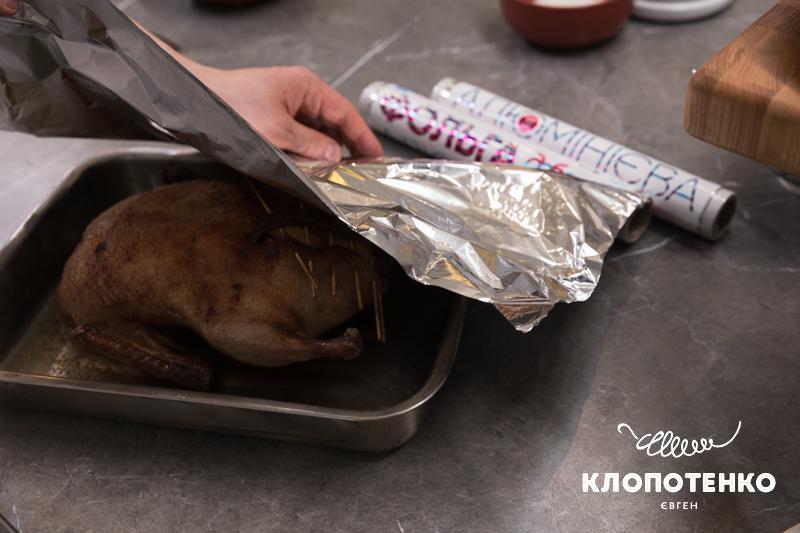 накрийте качку фольгою