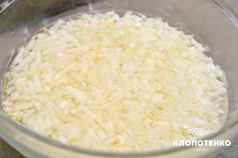 цибулю замочують в окропі