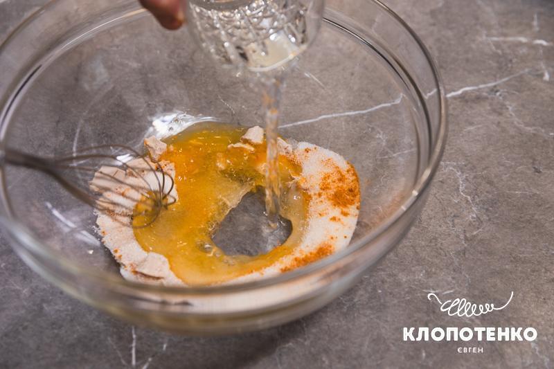 Розчиніть дріжджі у воді
