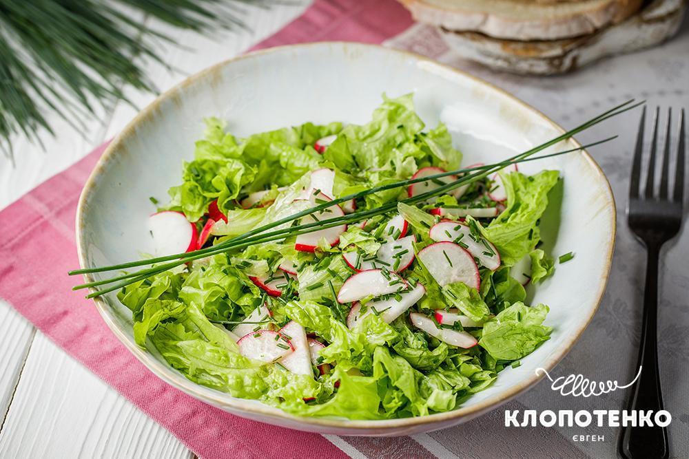 Салат з редискою та цибулею шніт