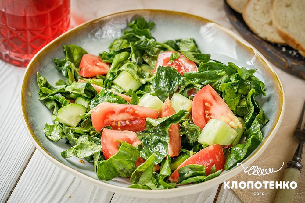 Салат зі шпинатом та овочами