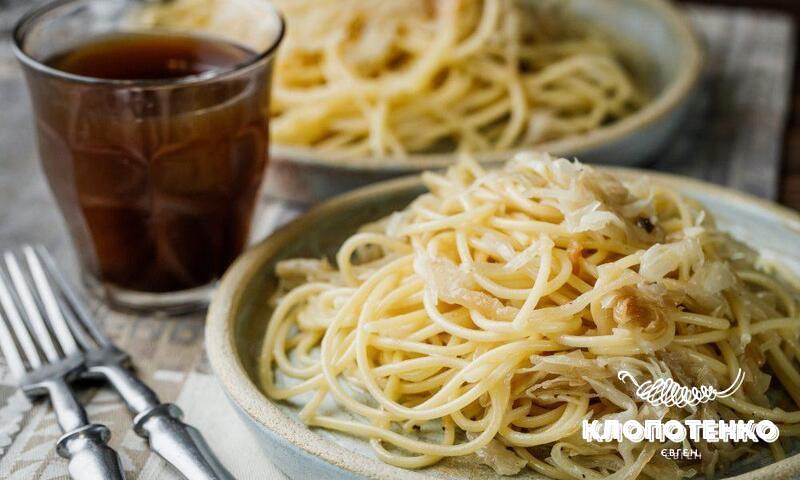 Паста з тушкованою капустою