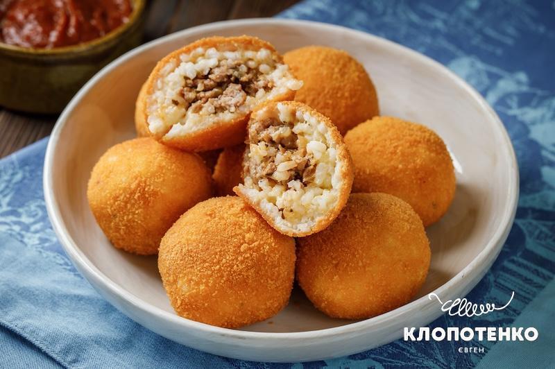 Подавайте аранчині гарячими