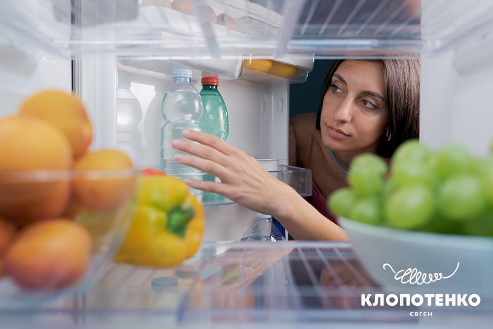 Як прибрати запах в холодильнику