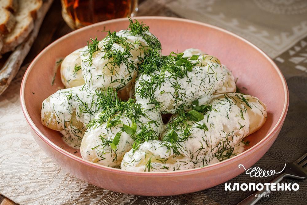 Молода картопля з кропом