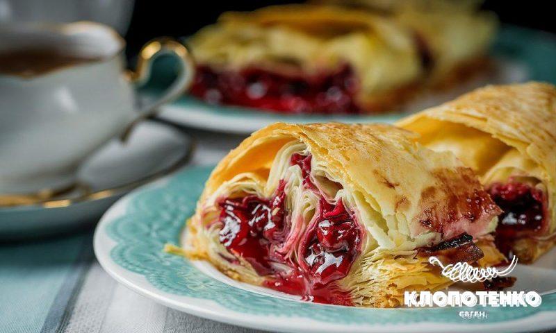Як видалити кісточки з вишні
