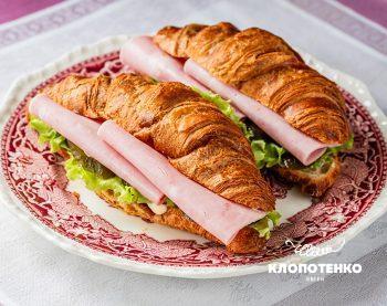 круасан з шинкою