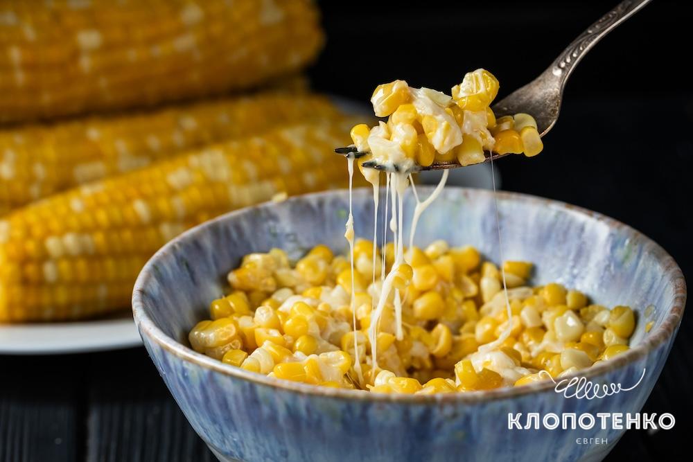 гаряча кукурудза з сиром