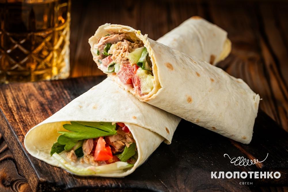 лаваш з тунцем