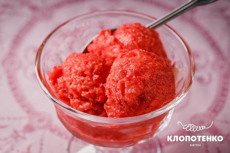 Натуральне морозиво з полуниці